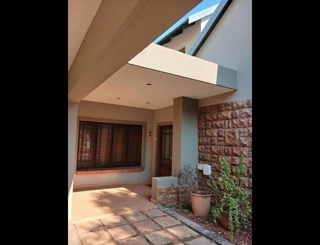 3 BEDROOM HOUSE FOR SALE IN MIDSTREAM ESTATE
